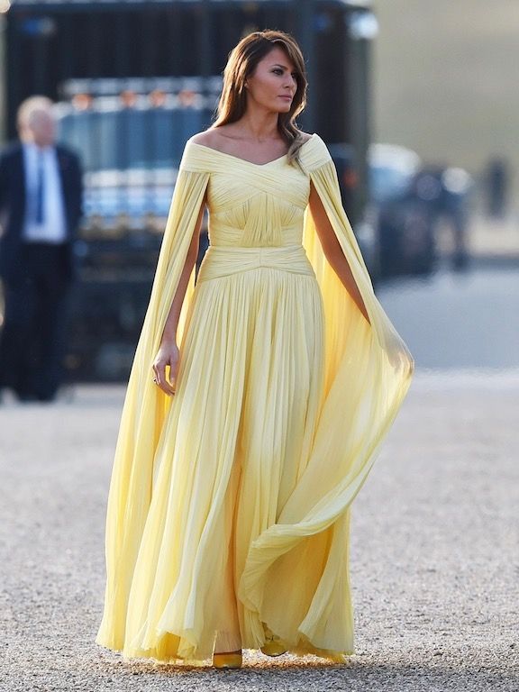 فستان أصفر رائع من جاي منديل اختارته ميلانيا ترامب