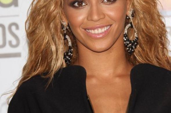 بيونسيه تفاجئ جمهورها بإطلاق ألبوم جديد على itunes