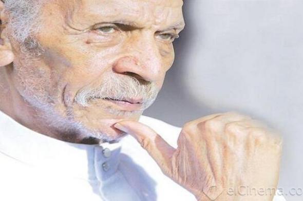 عدلي منصور يمنح أحمد فؤاد نجم وسام العلوم والفنون من الطبقة الأولى