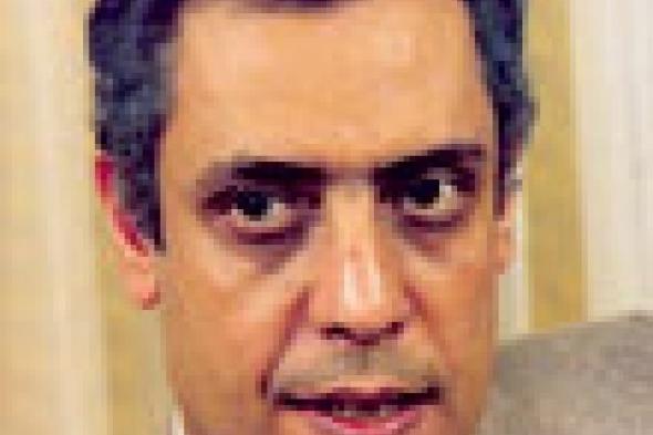 نبيل الحلفاوى يهنئ محسنة توفيق لحصولها على وسام الجمهورية فى العلوم والفنون