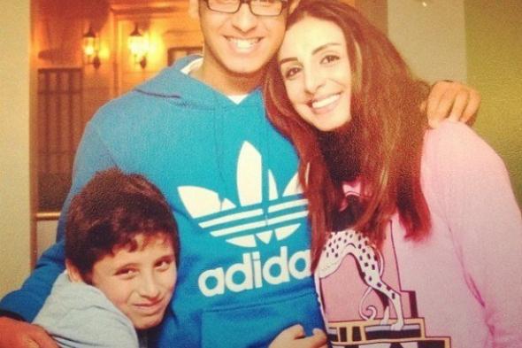 بالصورة : أنغام تفاجئ جمهورها ومحبيها بصورة عائلية مع أولادها