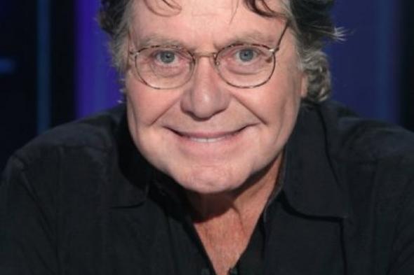 حسين فهمى يوقع رسمياً على "الشهرة" مع عمرو دياب