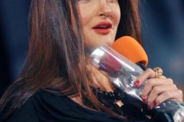 غادة عبد الرازق تهنئ هيفا وهبى على مسلسل " كلام على ورق"