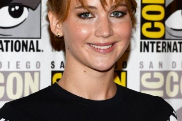 جنيفر لورانس تقضى أجازة عيد الميلاد مع الأطفال المرضى بولاية كينتاكى