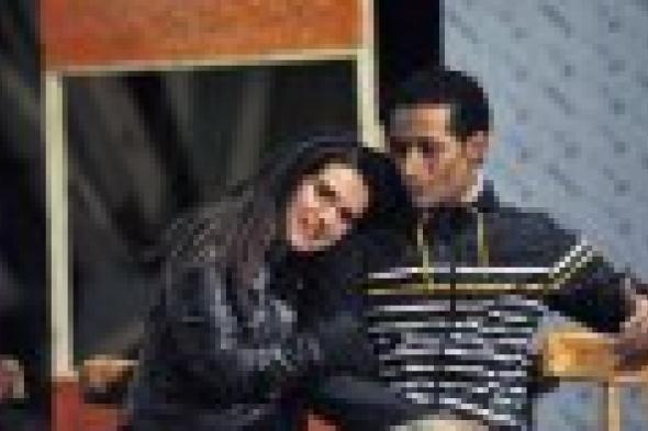 بالصور: محمد رمضان ودنيا يوصلان بروفات مسرحية "رئيس جمهورية نفسه"