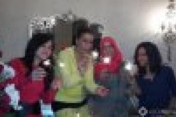 بالصور : غادة عبد الرازق تحتفل بعيد ميلاد صديقتها