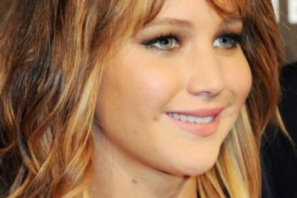 هل تتزوج جنيفر لورانس من صديقها الممثل نيكولاس هولت؟