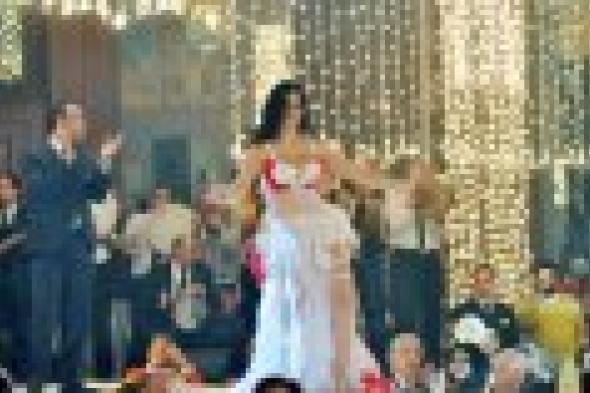 بالصور: حكيم وجنات وصافيناز يتألقون في حفل رأس السنة بكونراد