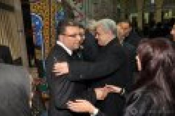 بالصور: نجوم الفن واﻹعلام والسياسة في عزاء ممدوح الليثي