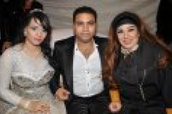 بالصور: فيفي عبده ونجوم الغناء الشعبي في حفل زفاف نجل مالك قناة "المولد"