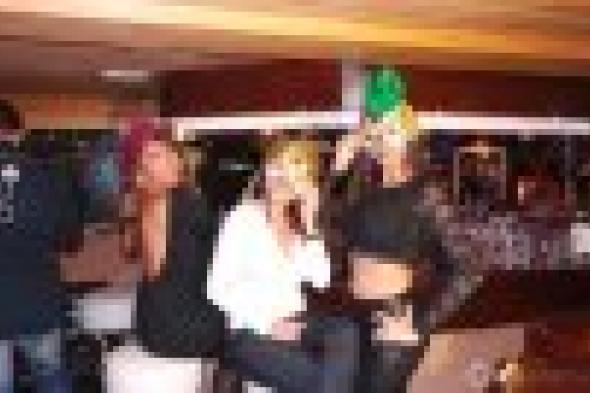 بالصور: احتفالات لاميتا بالعام الجديد على مركب فى إسطنبول