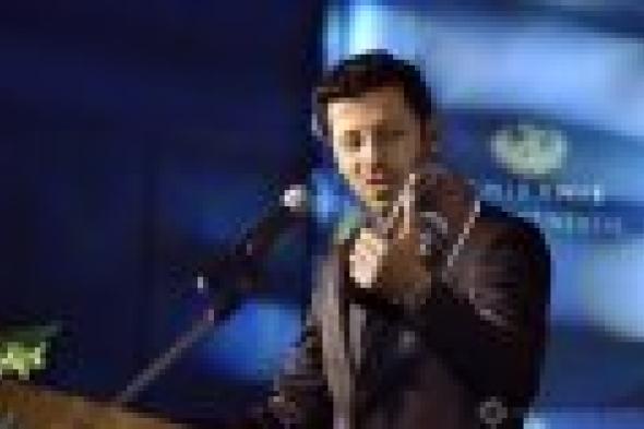 بالفيديو: إياد نصار يُهدي جائزته كأفضل ممثل لروح أسامة أنور عكاشة