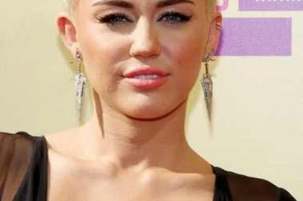 مايلى سايرس الوجه الدعائى لمجموعة أزياء مارك جيكوبز لربيع وصيف 2014