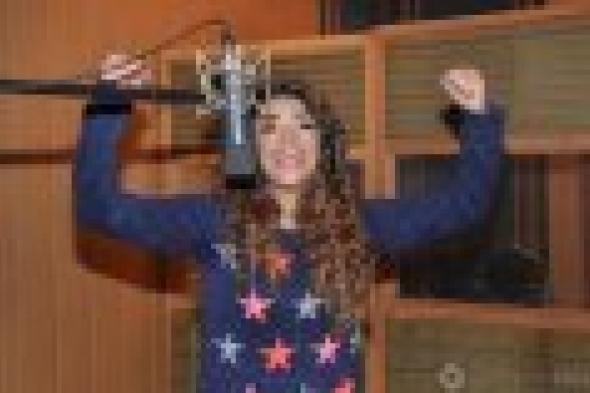 بالصور: أمينة تنتهي من تسجيل وتصوير "عاش الجيش المصري"