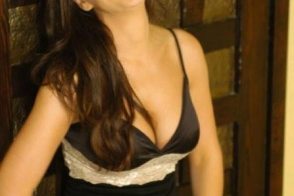 إليسا تحطم الأرقام القياسية وتتفوق على ريهانا وبريتنى سبيرز