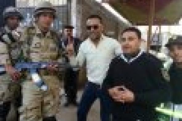 بالصور : تامر عاشور جنباً إلى جنب مع الشرطة وقوات الجيش المصرى