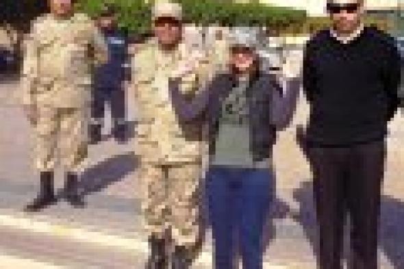 بالصور : حسناء سيف الدين تصوت بنعم على الدستور