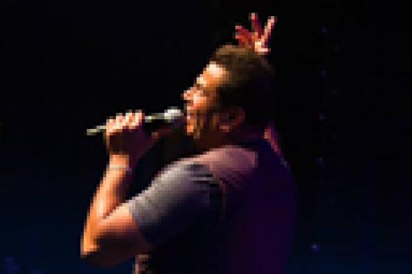 عمرو دياب يغني في مهرجان "هلا فبراير"