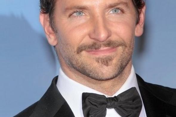 برادلي كوبر يقف على مسرح برودواي الخريف القادم