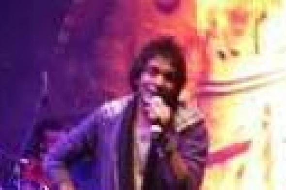 بالصور: منير يغني في احتفالات دبي