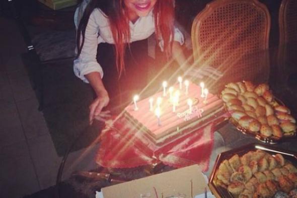 بالصورة: راندا حافظ تحتفل بعيد ميلادها مع جمهورها وأصدقائها