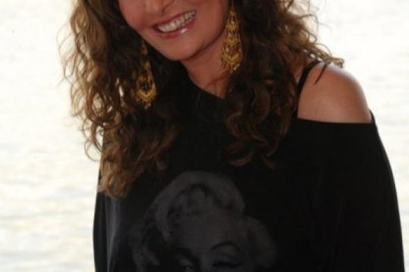 يسرا ضيفة شرف هند صبري في "إمبراطورية مين"