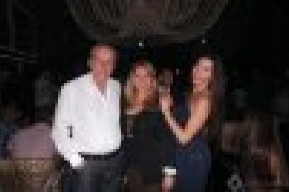 بالصور: لاميتا فرنجية مع عائلتها في مهرجان دبي للتسوق