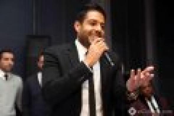 بالصور: حماقى يحيي حفل زفاف ابن خالته