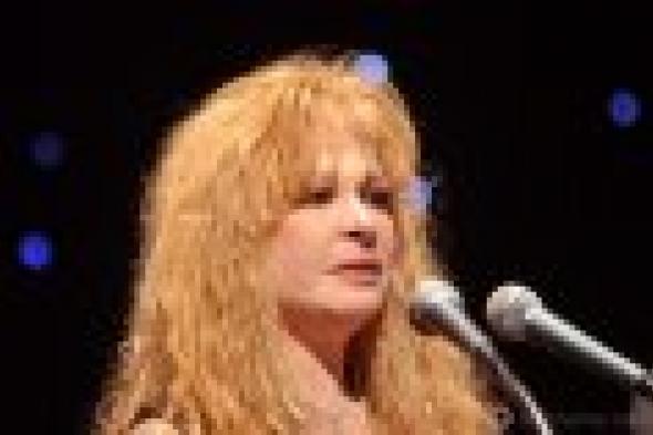 بالصور: نيللي ونجوم الفن يرثوا ممدوح الليثي بالدموع