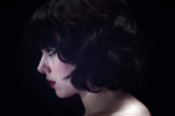 بالفيديو: سكارليت جوهانسون مريبة في الإعلان الكامل لفيلمها "Under The Skin"