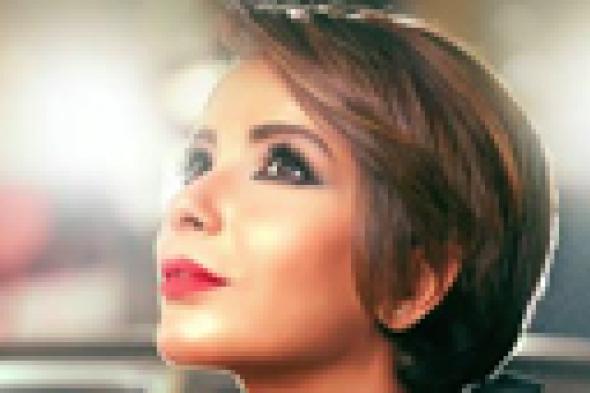 منى زكي توثق حسابها على Twitter