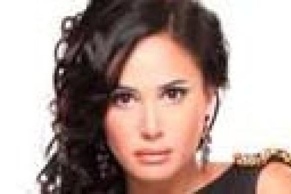 هند صبري في عيد الحب: "عايزة ورد يا إبراهيم"