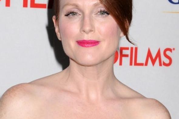 جوليان مور تدافع عن حقوق المثليين الجنسيين في فيلم جديد