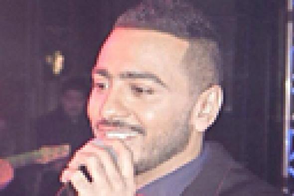 بالصور والفيديو: تامر حسني يحتفل بعيد الحب مع جمهوره في الولايات المتحدة الأمريكية