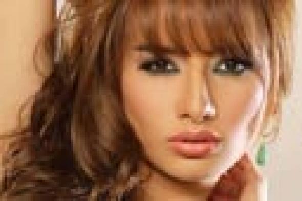 زينة تستعين بالشرطة لحمايتها من صحفيين حاولا اقتحام منزلها