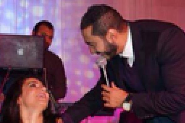 بالصور: تامر حسني يغني مع جمهوره في ديترويت