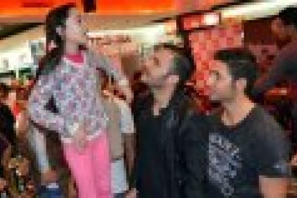 بالصور: كاريوكي يوقع ألبوم "السكة شمال" في سيتي ستارز