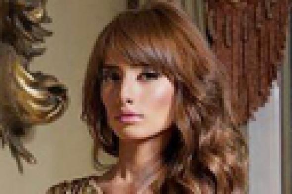 زينة تتحدى أزمتها مع أحمد عز بـ"الوسواس"