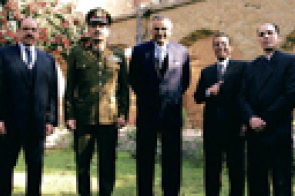 سرقة ملابس الرئيس والمشير في "صديق العمر"!
