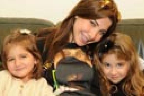 صورة: نانسي عجرم تصطحب ابنتيها معها إلى الأردن