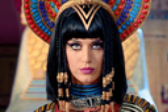 كاتي بيري تثير غضب المسلمين بسبب استخدامها للفظ الجلالة في كليب "Dark Horse"
