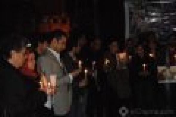 بالصور: أصدقاء المخرج الراحل محمد رمضان يودعونه بالشموع