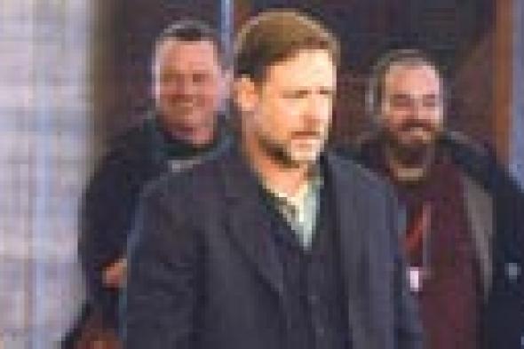 بالصور: راسل كرو يواصل تصوير "The Water Diviner" فى تركيا