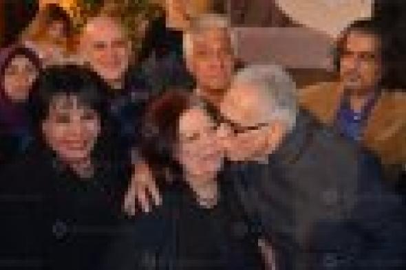 بالصور: ليلى علوي ونجوم الدراما يحتفلون بعيد ميلاد عبدالرحمن أبو زهرة الـ80