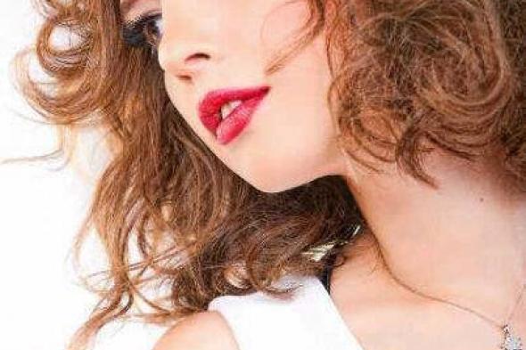 ايمان العاصى تنتهي من أول ديكور لها فى "أمراض نساء" بمنطقة جرانة