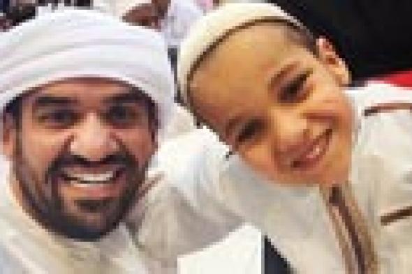 صورة: سر توقف حسين الجسمي أمام هذا الطفل خلال تأديته للعمرة