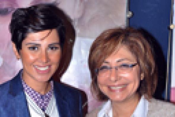 بالصور: ياسمين رئيس تستعرض رشاقتها بعد الإنجاب خلال افتتاح "فتاة المصنع"