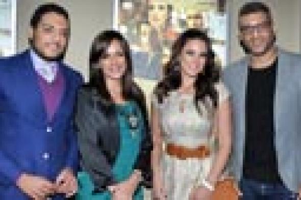 بالصور: نجوم "المعدية" يحتفلون بفيلمهم .. ومي سليم يغيبها المرض