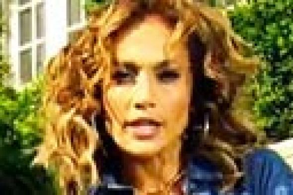 جينفر لوبيز تجعل من الرجال سلعة جنسية في كليبها "I Luh Ya Papi"
