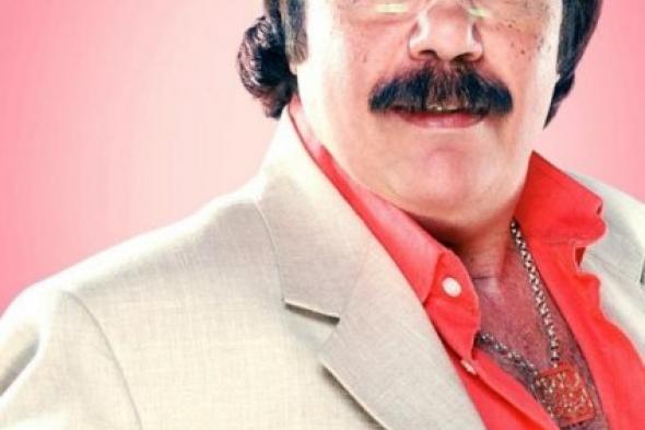 طلعت زكريا يتجاهل ابنه بعد القبض عليه لحيازة مخدرات